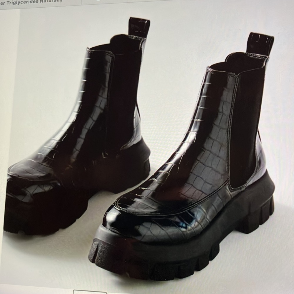 UO Eden Chelsea Boot Black Size 7 NEW